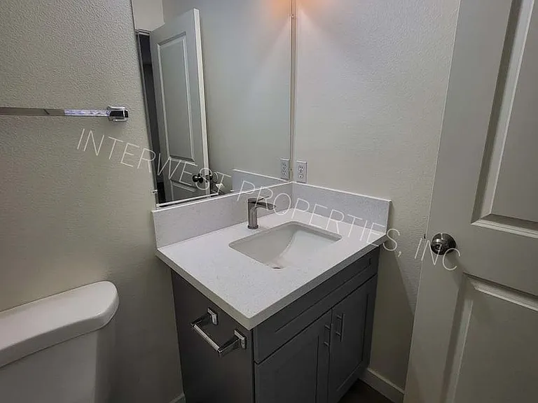 520 NE 128th Ave — Photo 27