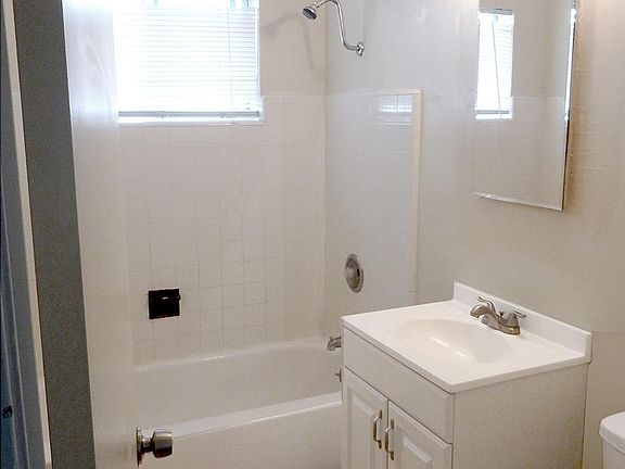 5th image of 2237 33rd St #4