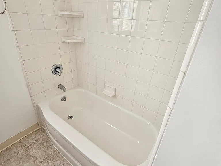 525 N Flores St #2 — Photo 11