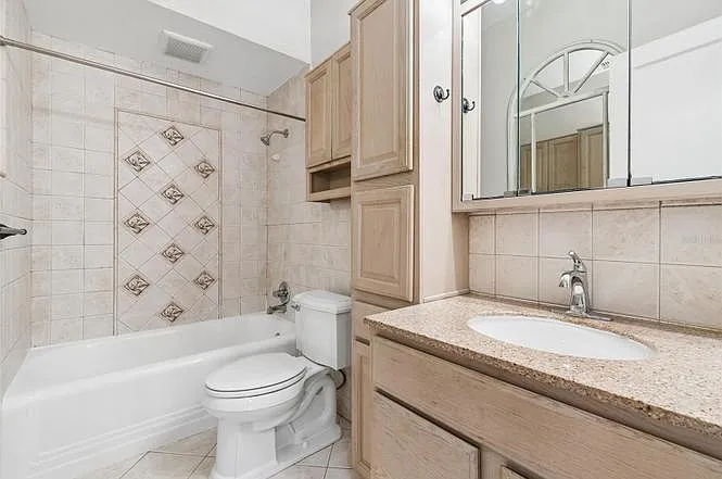 310 E Paris St — Photo 7