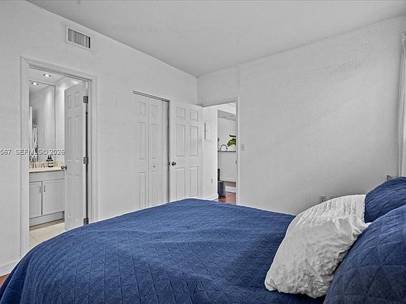 4th image of 1027 Pennsylvania Ave APT 101