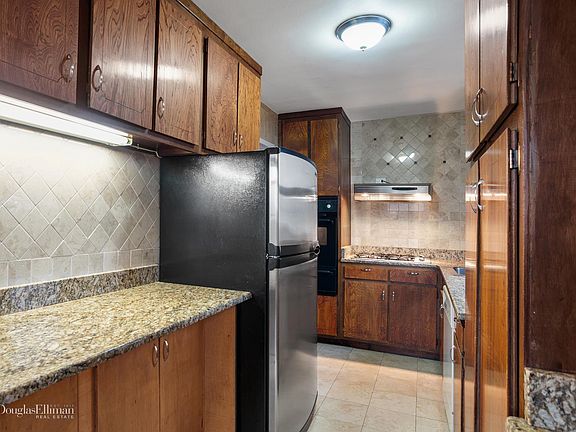 4th image of 555 Kappock St APT 22L