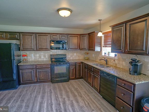 3rd image of 9319 Lindale Ave
