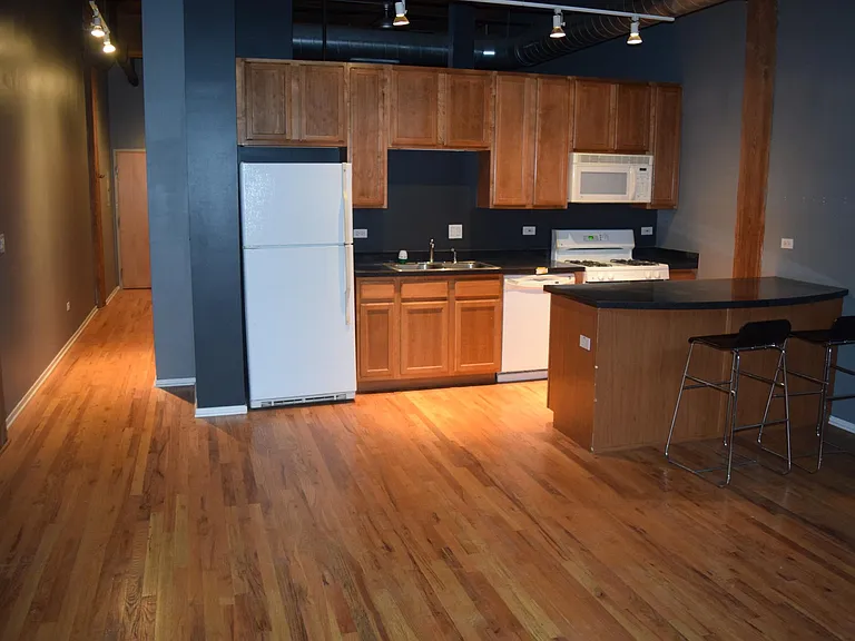 1500 W Monroe St #3 — Photo 1