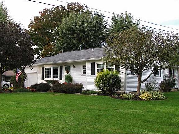 3rd image of 1014 W Tulip Ln