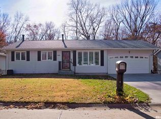 908 5th St #A, Hampton, IL 61256