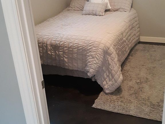 4th image of 333 S Dubuque St #1