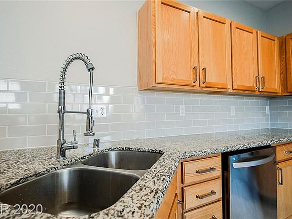 5th image of 3848 Carisbrook Dr