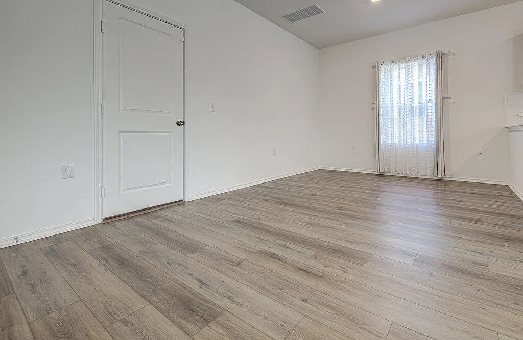 4 bed, 2.5 bath, 1950 sqft, $2,200 — Photo 4