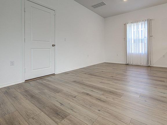 4th image of 2704 Shimsham Dr