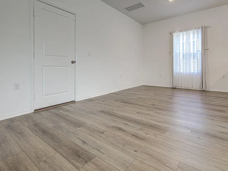 2704 Shimsham Dr — Photo 4