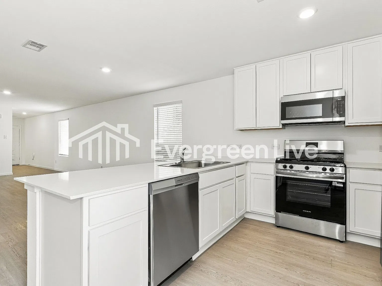 3 bed, 2.0 bath, 1418 sqft, $1,795 — Photo 4