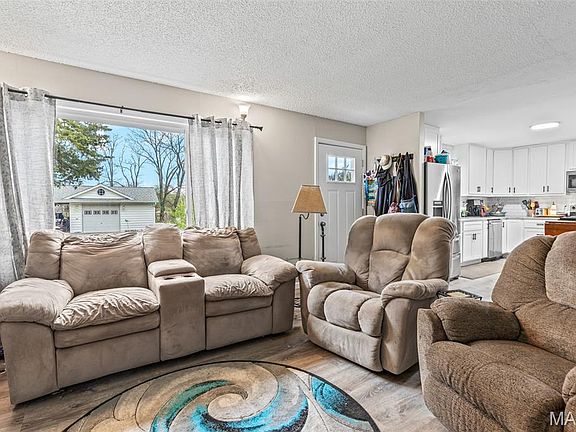 3rd image of 3153 Crystal Circle Dr