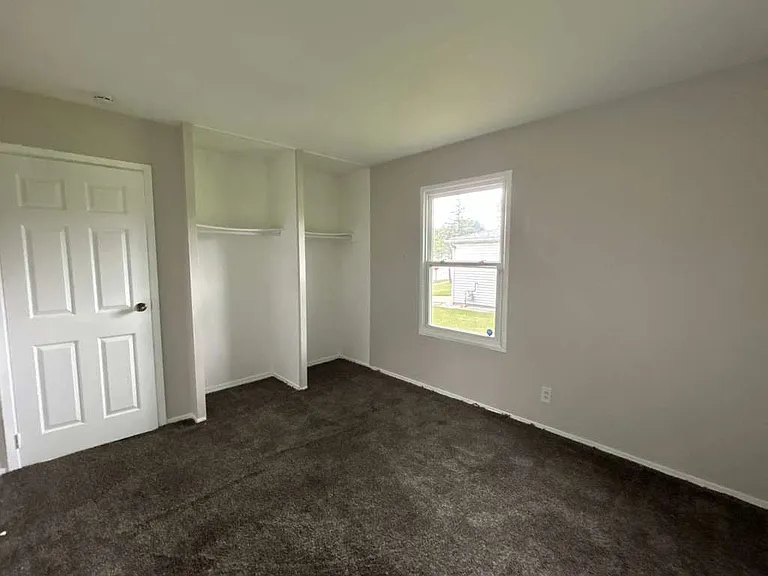 23345 Comstock Rd — Photo 9
