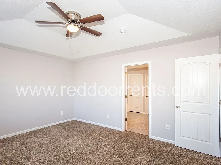 806 Kelly Pass — Photo 16