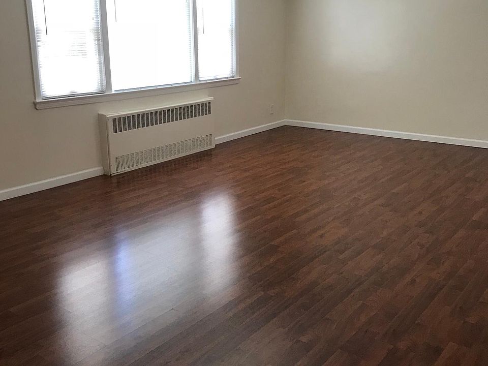 1st image of 147-15 Ash Ave