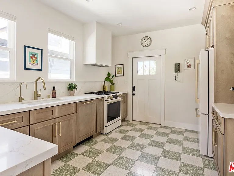 137 E Avenue 43 — Photo 11
