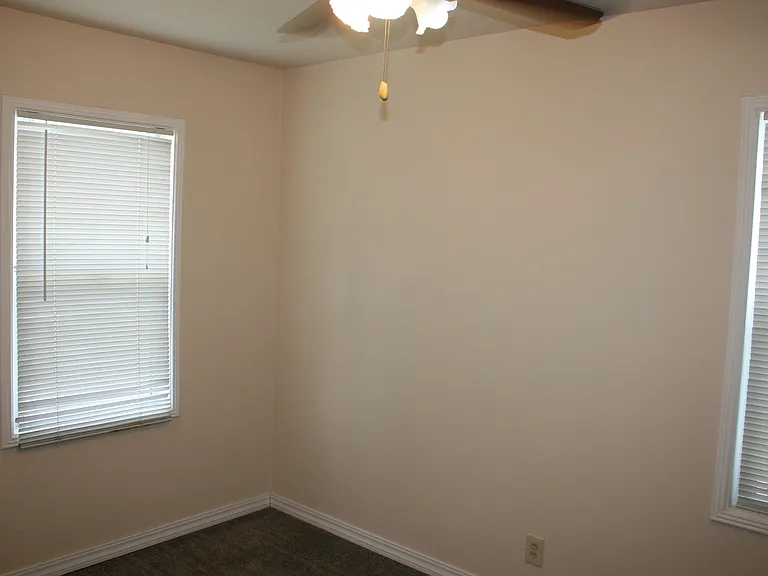 1460 Oxford Way — Photo 33