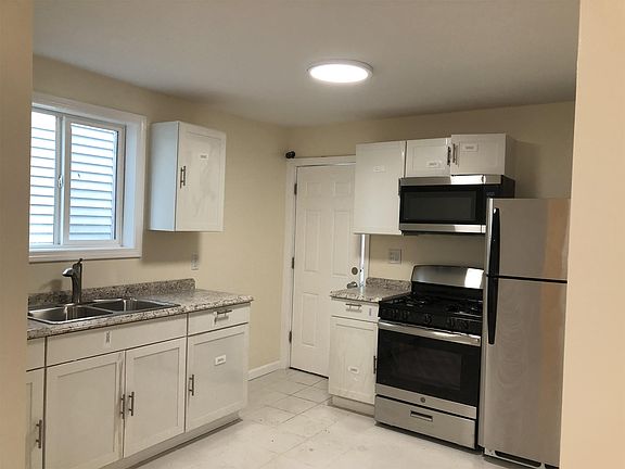 3rd image of 27 Kossuth St #1