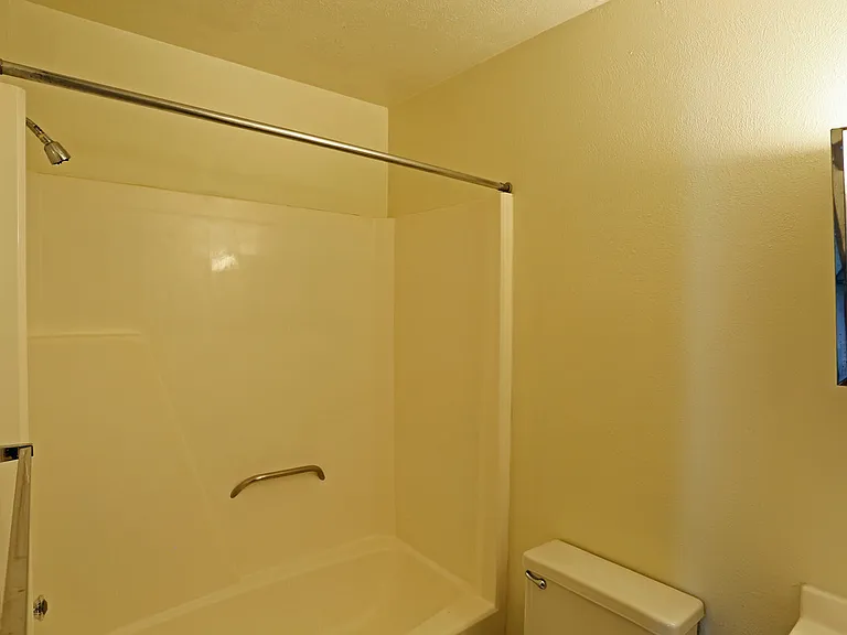 Oak Hill Apartments — Photo 11