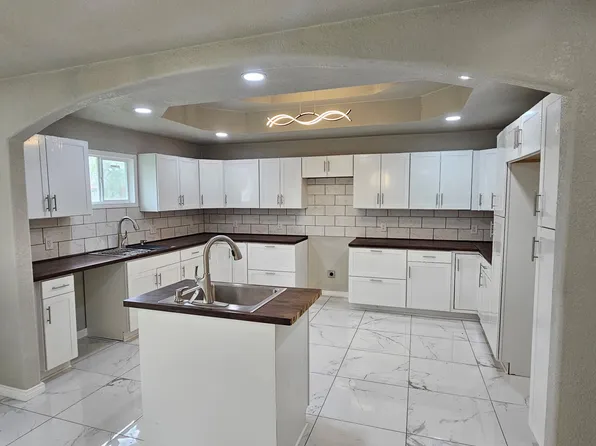 106 Country Club Dr, Marlin, TX 76661