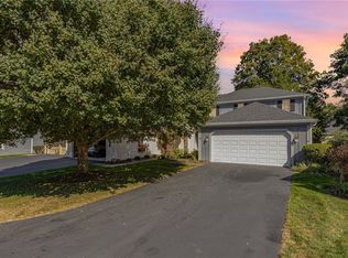 18 Winding Wood, Pittsford, NY 14534