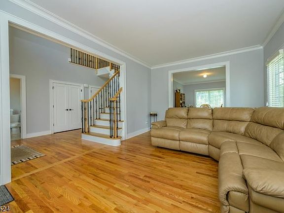 5th image of 67 Haggerty Dr