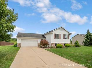 4233 Homestead Dr, Wayland, MI 49348