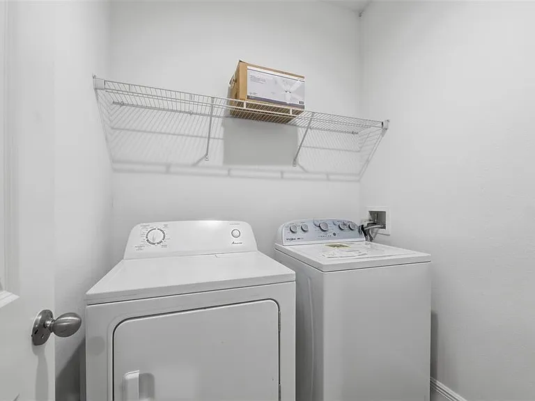 304 Begonia Ct — Photo 29