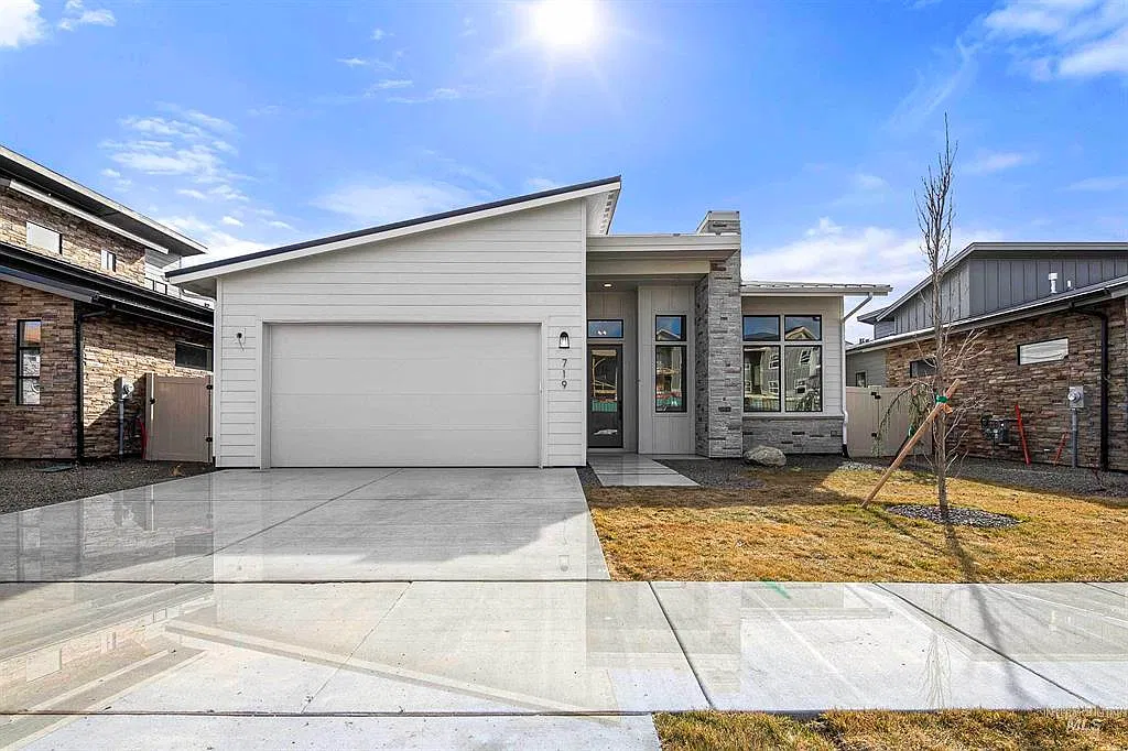 3 bed, 1757 sqft, $3,300 — Photo 1