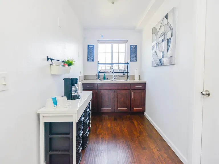 420 N Serrano Ave #B6 — Photo 4