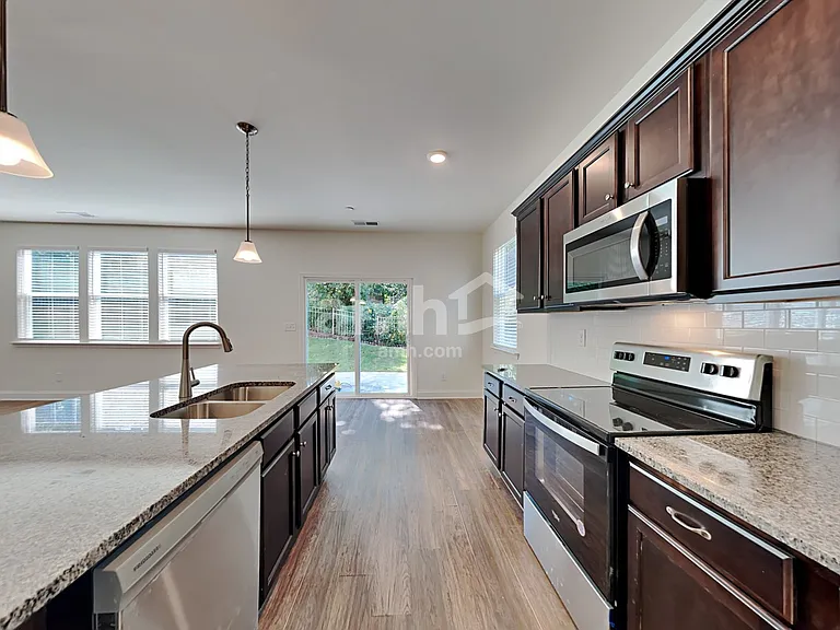 1200 Ashlyn Ct — Photo 5