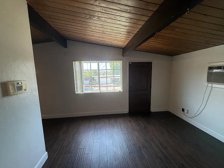 9712 Saint George St — Photo 16
