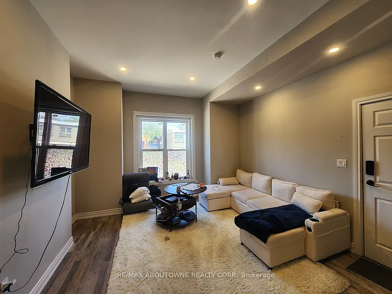 498 Main St E #1A — Photo 4