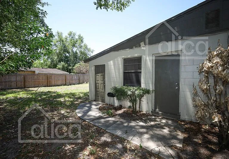3810 Thompson St — Photo 15