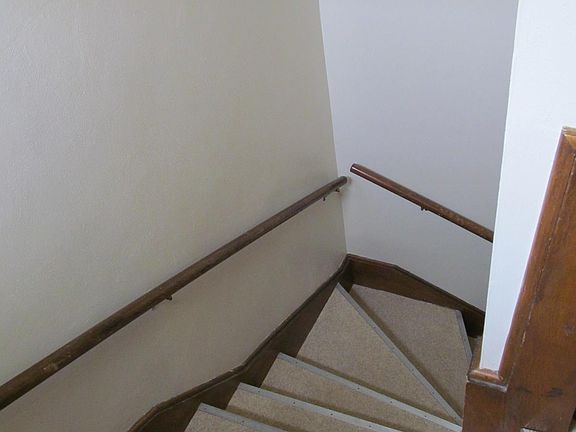 staircase going up to upstairs