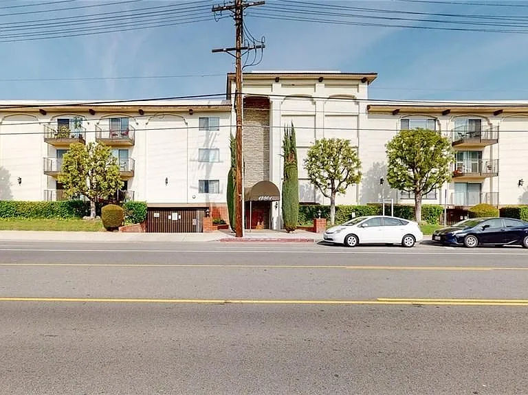 12801 Moorpark St #103 — Photo 18