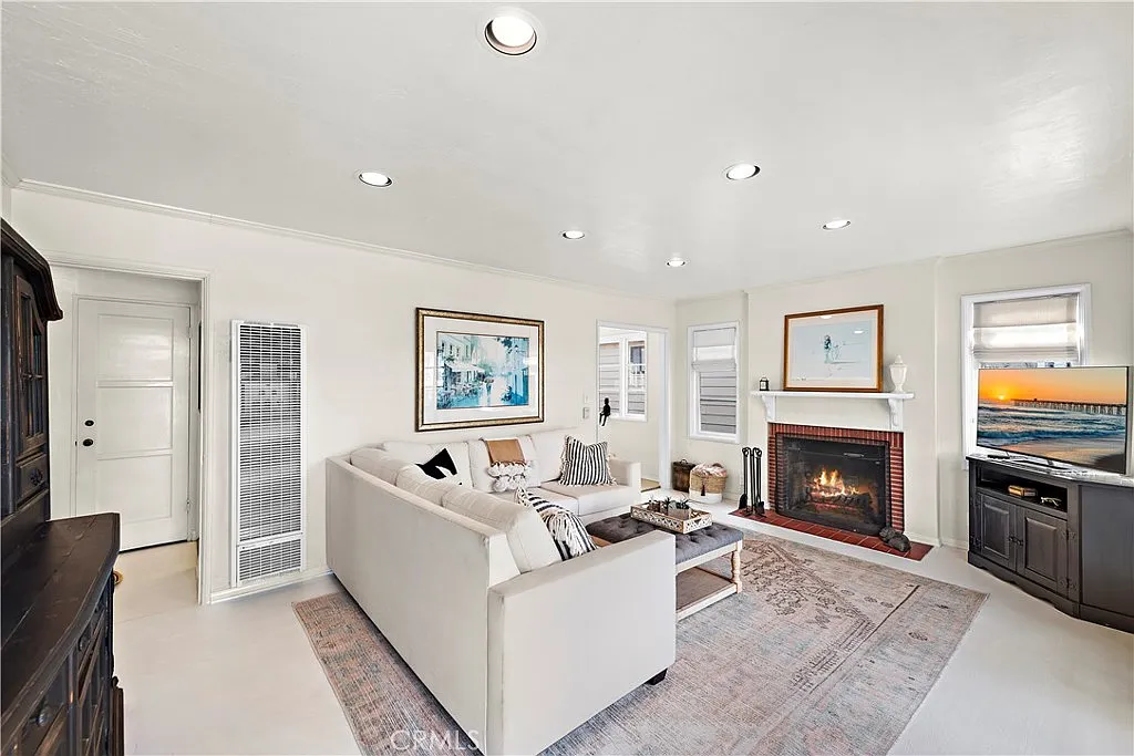 2 bed, 904 sqft, $5,500 — Photo 2