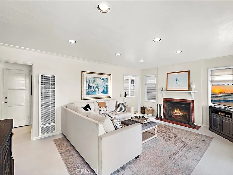 283 Fairview St — Photo 2