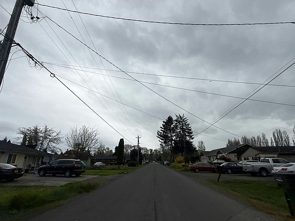 5th image of 925 33rd Ave