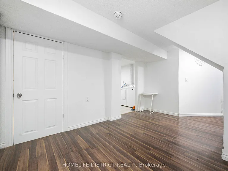 579 Sheppard Ave — Photo 13