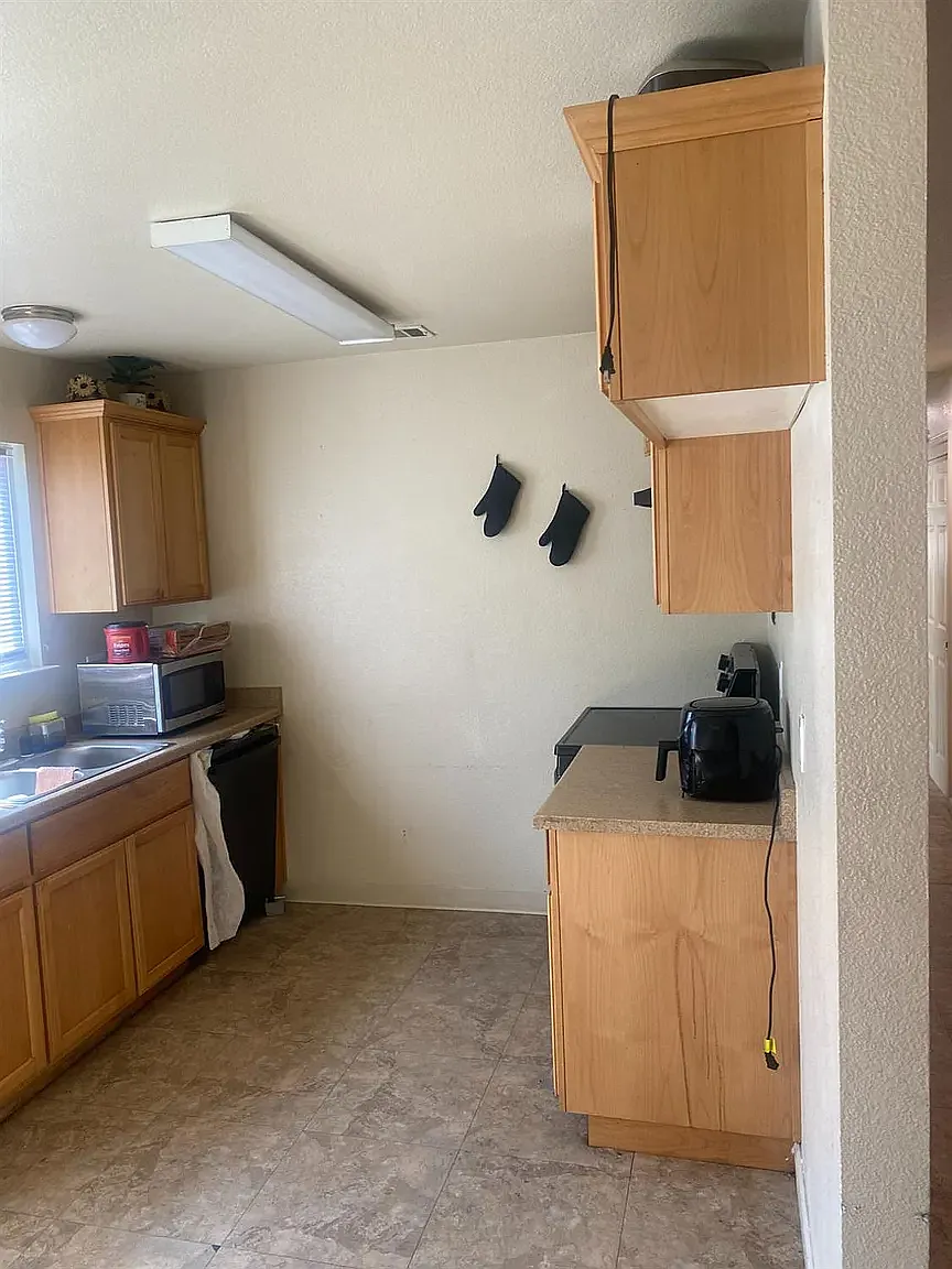 3 bed, 1136 sqft, $2,300 — Photo 1