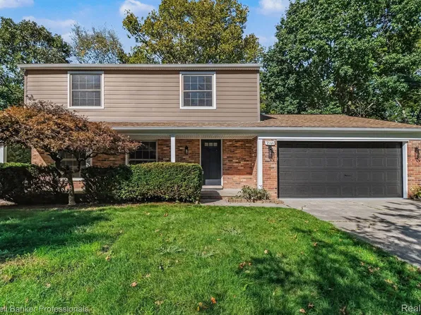 2544 Oxford Dr, Troy, MI 48084