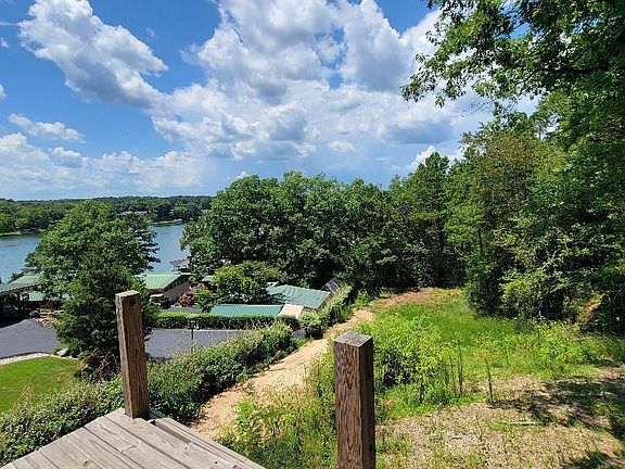 5th image of 377 Arrowhead Dr