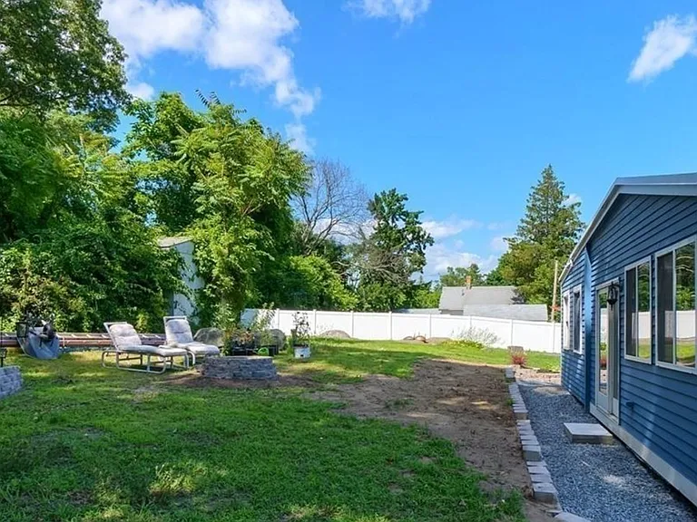 142 E Meadow Rd — Photo 28