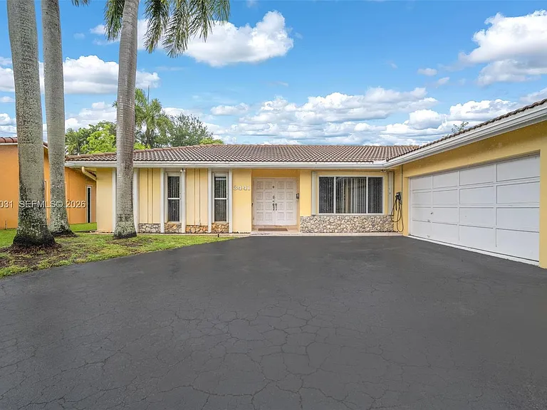 3441 N Hills Dr — Photo 2