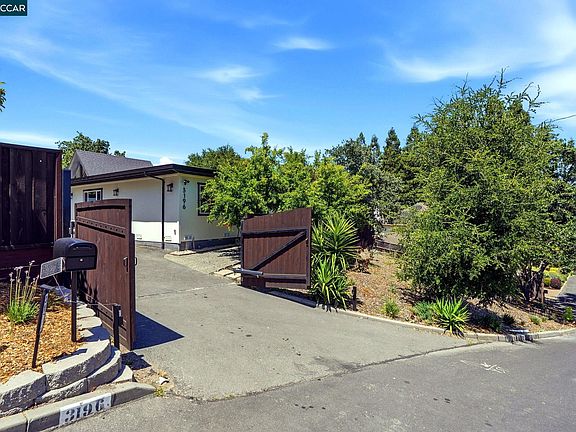 3rd image of 3196 Diablo View Rd