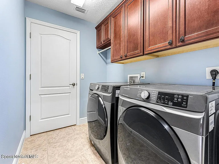 3084 Constellation Dr — Photo 30