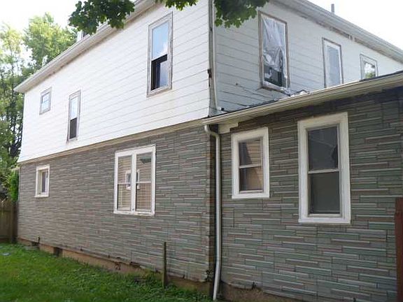 3rd image of 858 N Lasalle St
