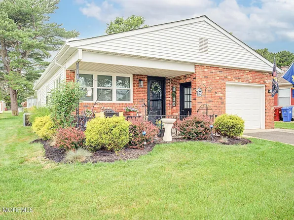 33 Lumsden Street, Toms River, NJ 08757